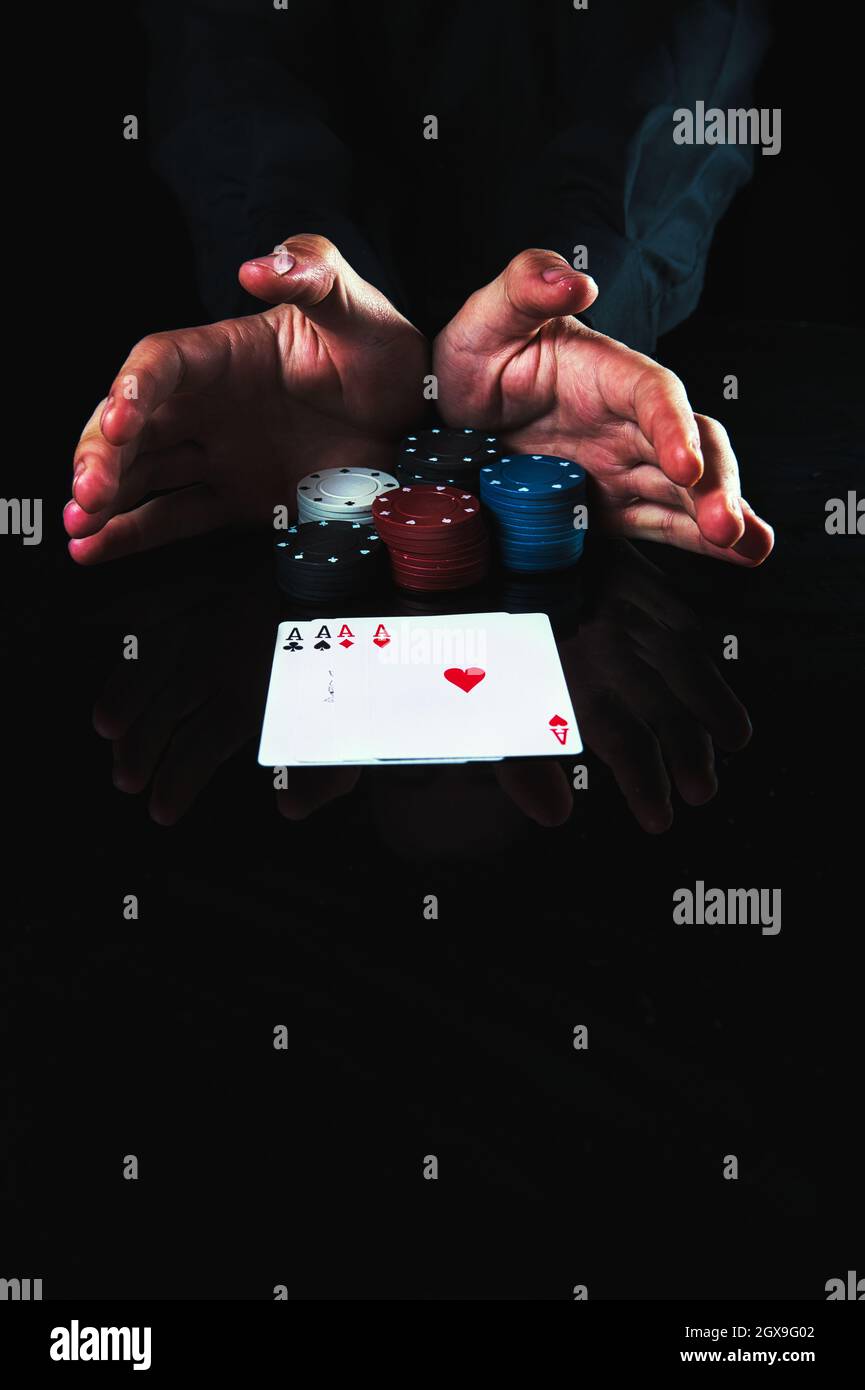 Glücksspiel gut oder schlecht? Spielen Sie Karten Wette auf Pferde oder spielen Poker für eine Nacht. Stockfoto
