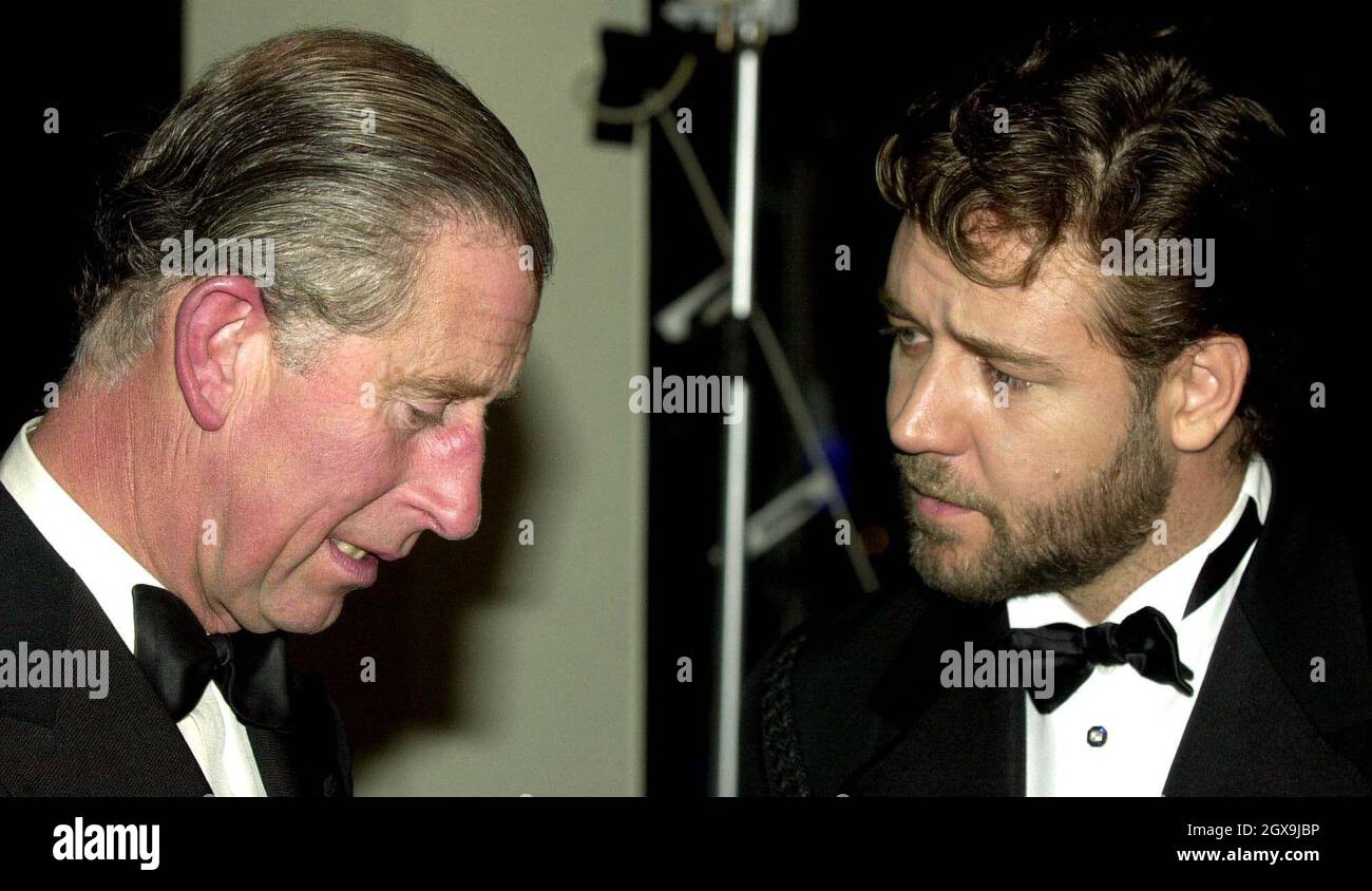Prince Charles spricht mit dem australischen Schauspieler Russell Crowe