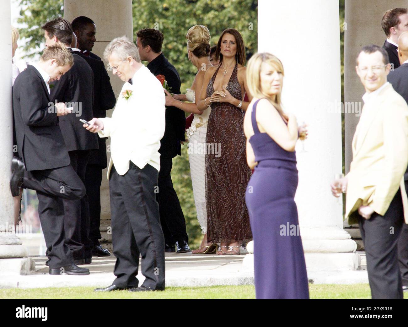 Zoe Lucker (die Tanya Turner spielt) „Footballer's Wives“, die die Hochzeitsszenen im Greenwich Martime Museum Filmen. London. Stockfoto