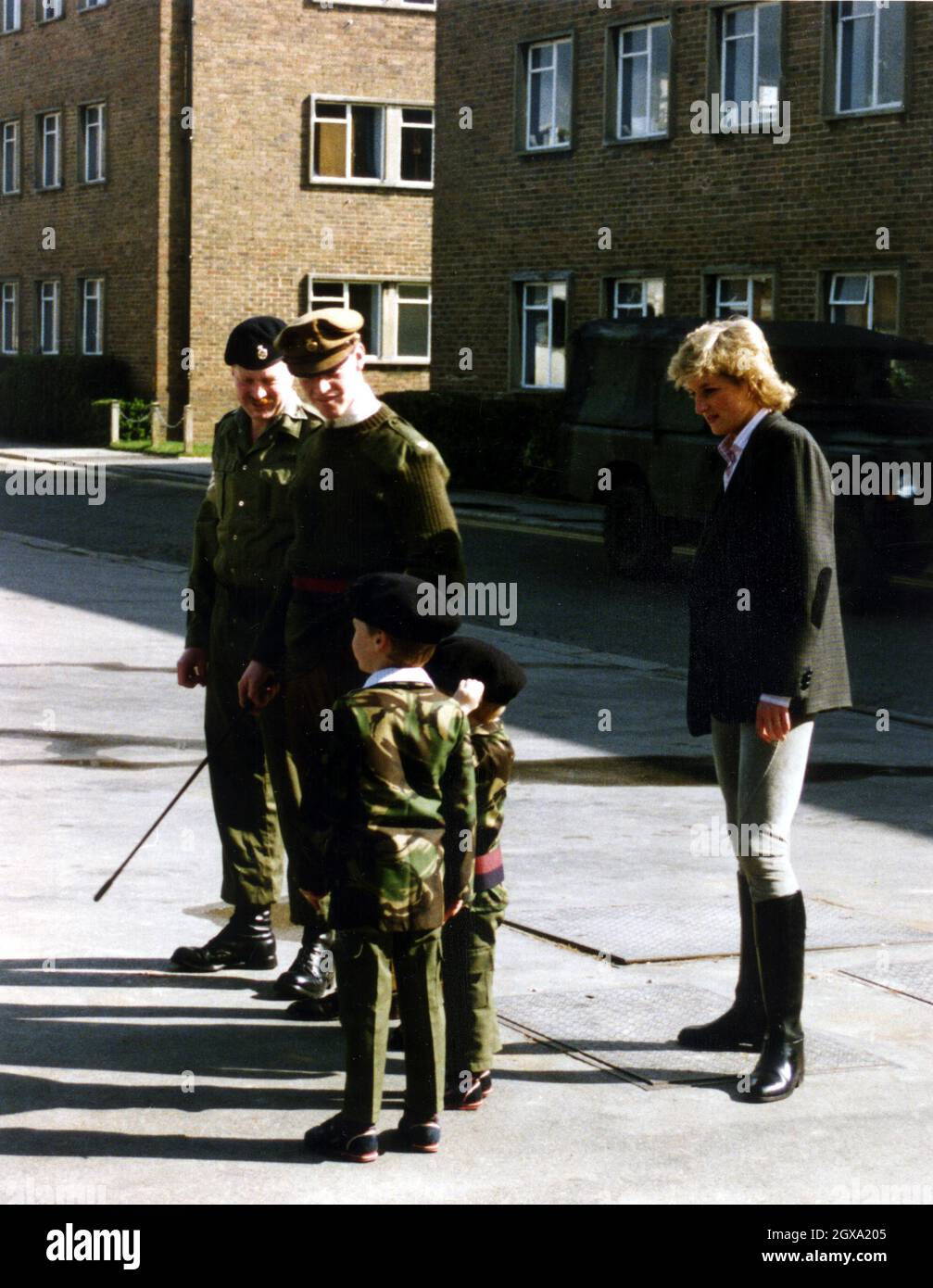 Prinzessin Diana und Major James Hewitt fotografierten in einer Kaserne in Großbritannien. Stockfoto