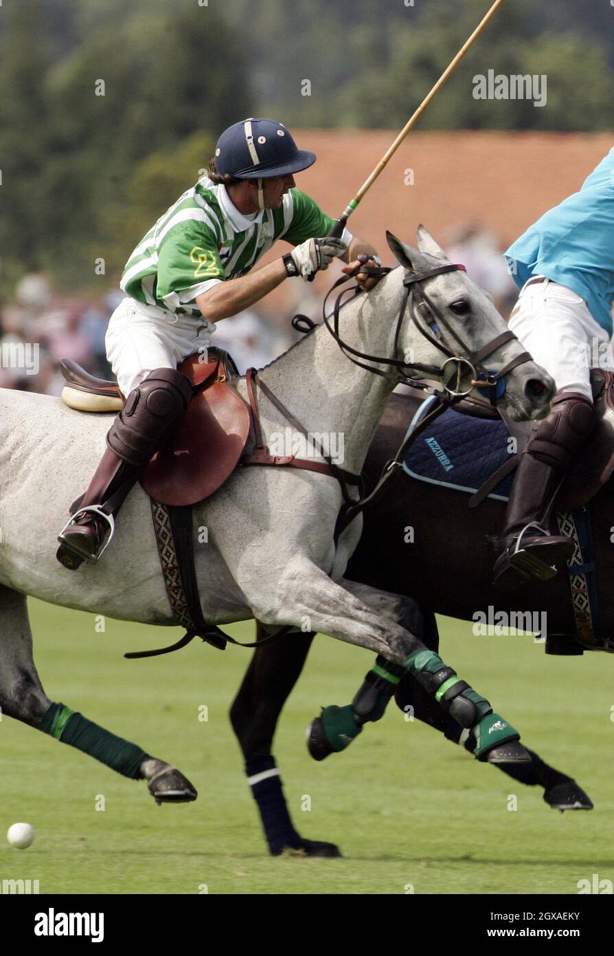 Die prestigeträchtige Veuve Clicquot gesponserte Gold Cup-Polo-Wettbewerb Finalveranstaltung im Cowdray Park, Midhurst, West Sussex. Der Finaltag gilt als eines der wichtigsten Sportereignisse der englischen Sommersaison und wird vom Young England International Match gefolgt. Stockfoto