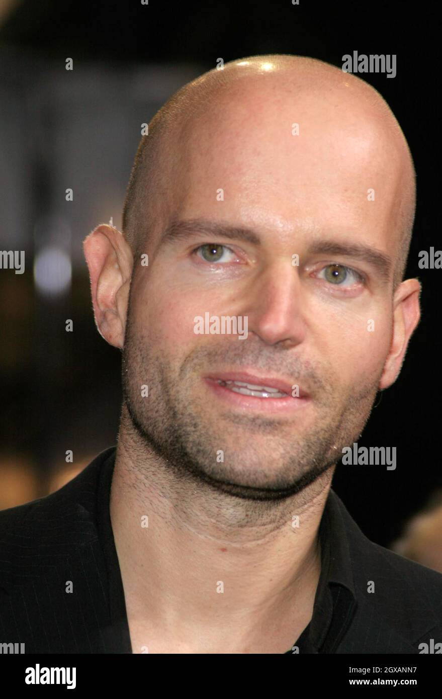 Mark Forster, der Regisseur, der bei den Ankünften zur Londoner Premiere von Finding Neverland auf dem Odeon Leicester Square abgebildet war. Die Veranstaltung brachte Geld für die Great Ormond Street Hospital Children's Charity ein. Stockfoto