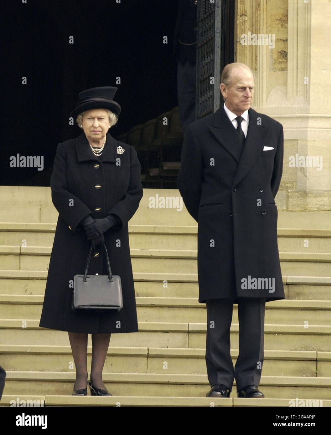 Die Königin und Prinz Philip bei der Beerdigung von Prinzessin Alice in der St. Georges Chapel Windsor Stockfoto