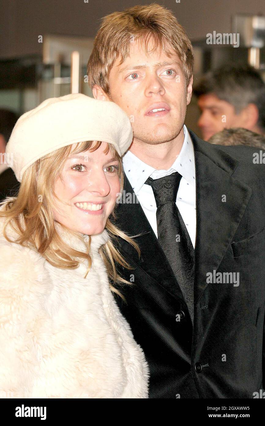 Kris Marshall und seine Freundin bei der Royal Charity Gala in London mit dem Film der Kaufmann von Venedig. Die Vorführung fand auf dem Odeon Leicester Square statt. Stockfoto