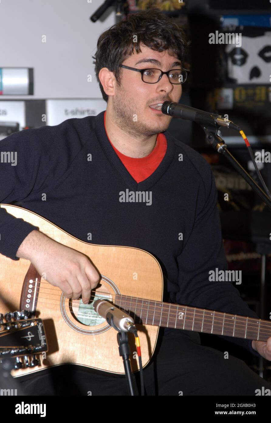 Die Futureheads bei einer Instore-Plattenunterzeichnung und Live-Performance im HMV, Newcastle. Stockfoto