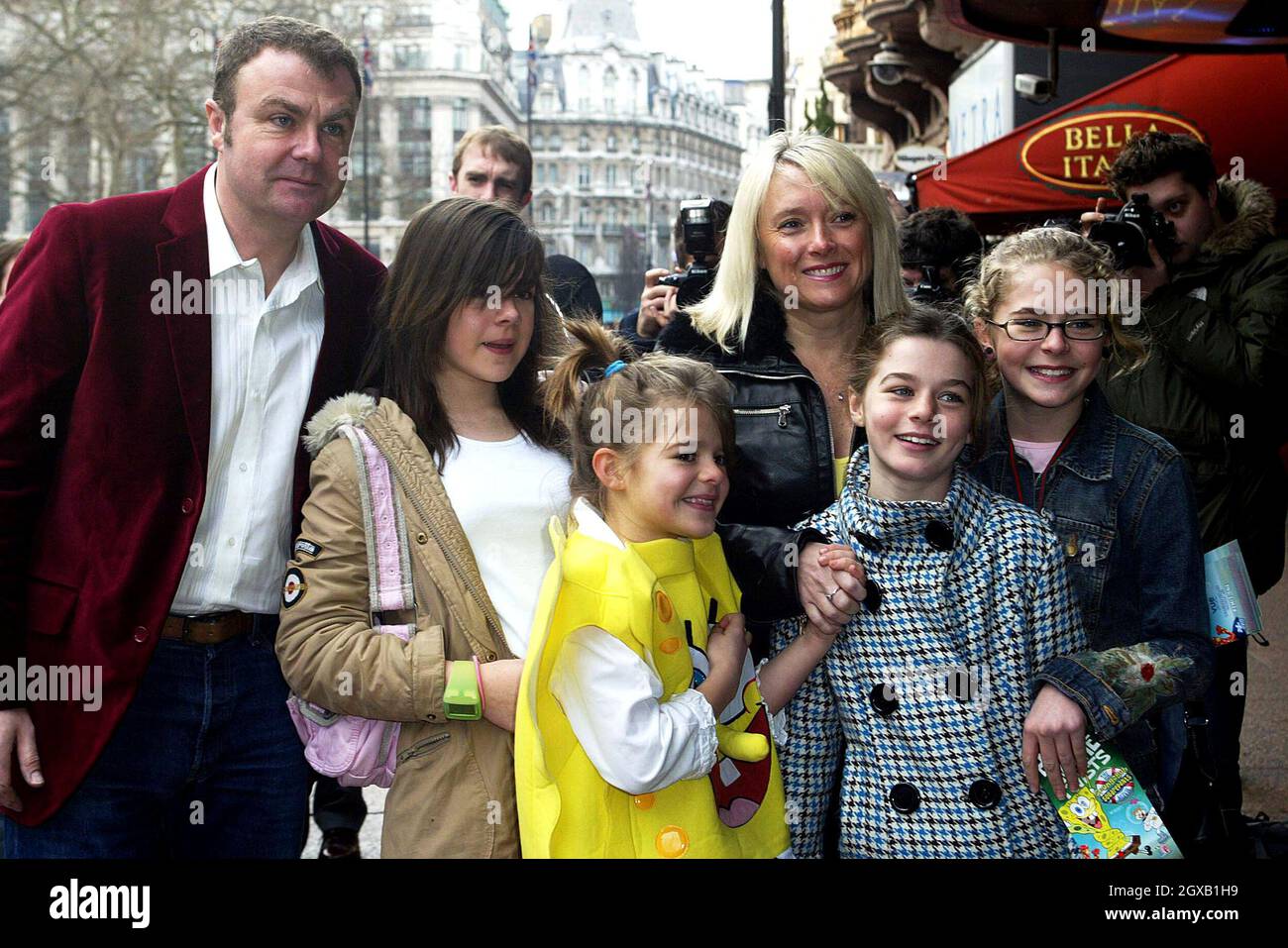 Paul Ross und Familie bei der Filmpremiere „Spnge Bob Squarepants“ in London. Stockfoto