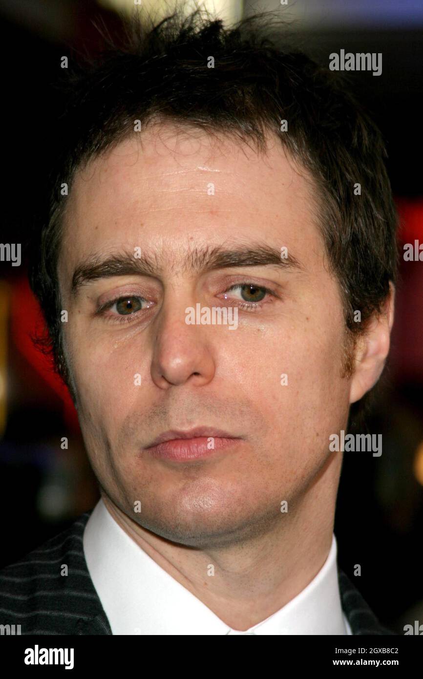 Sam Rockwell bei der Weltpremiere von The Hitchhiker's Guide to the Galaxy, einer Verfilmung des verstorbenen Douglas Adams' Buches. Die Veranstaltung fand im UCI Empire in London statt und der Film wird am 29. April in den USA und im Rest der Welt zwischen Juni und 2005. August eröffnet. Stockfoto