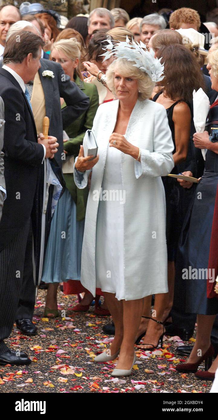 Camilla, Herzogin von Cornwall, überlässt die Hochzeit ihres Sohnes Tom Parker-Bowles an Sara Buys in Henley-on-Thames, England. Anwar Hussein/allactiondigital.com Stockfoto