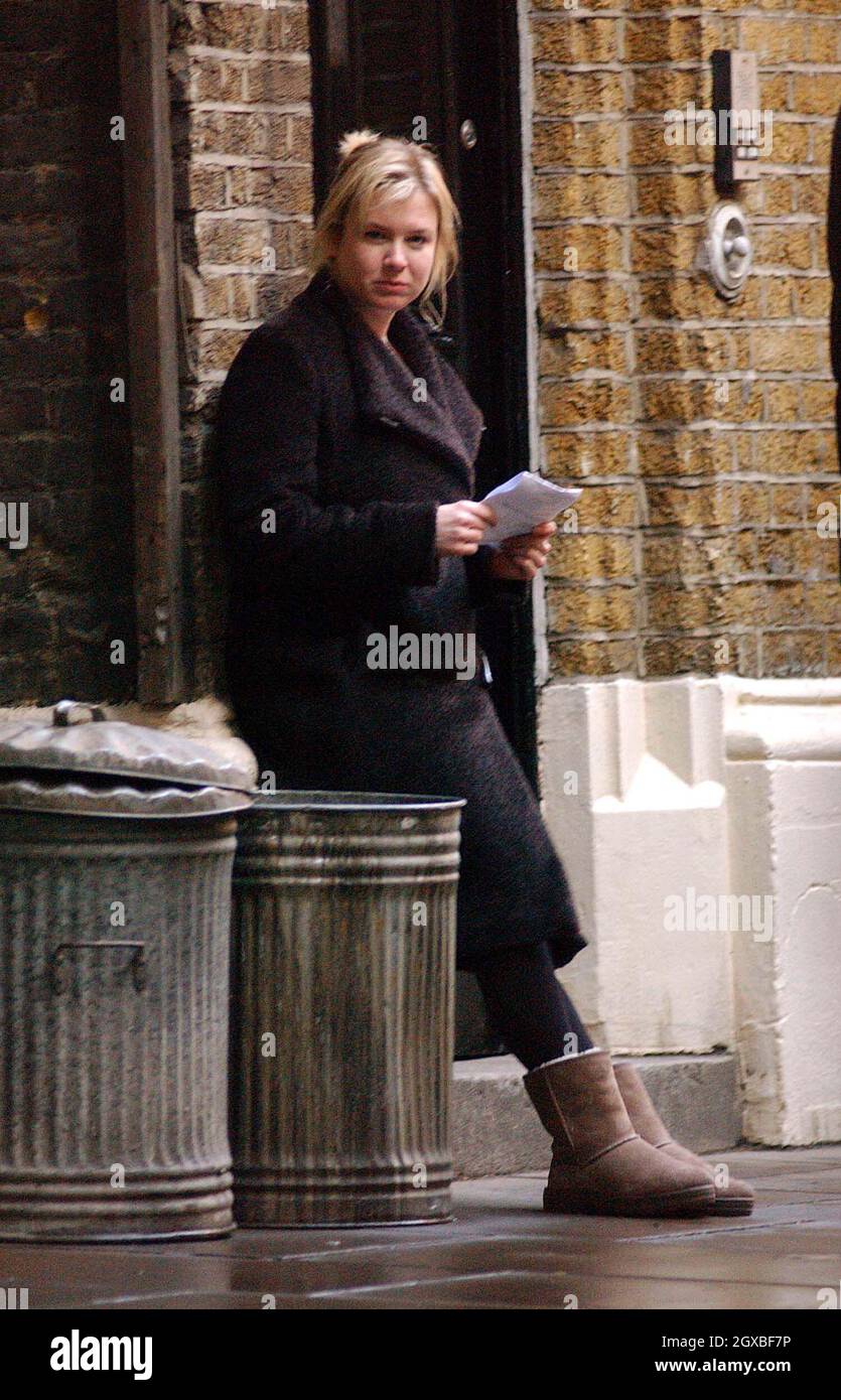 Renee Zellweger filmt die Fortsetzung von Bridget Jones Diary „The Edge of Reason“ in Borough Market, London. Stockfoto