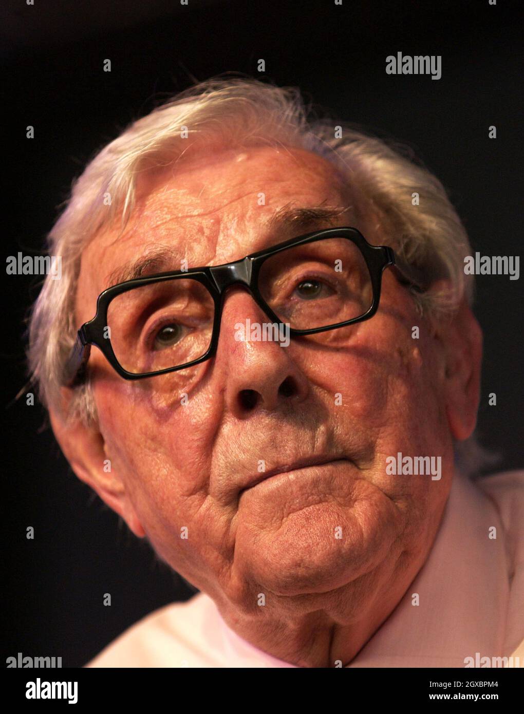 Komiker Eric Sykes spricht beim Hay Literary Festival. Stockfoto