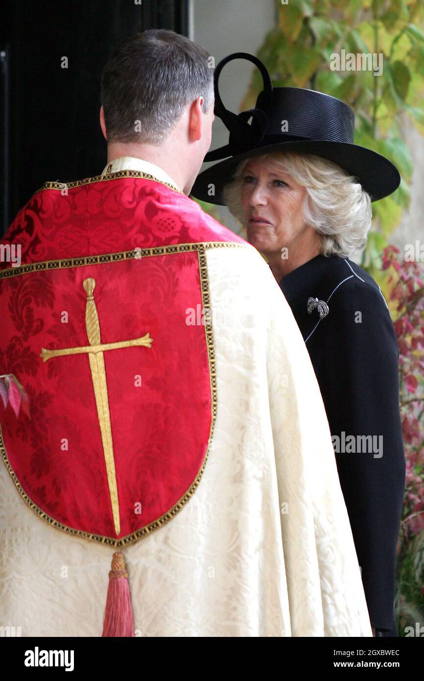 Camilla, Herzogin von Cornwall, verlässt die St. Paul's Church in Knightsbridge, nachdem ihr Vater, Major Bruce Shand, am 11. September 2006 in London eine Gedenkfeier abhalten musste. Anwar Hussein/EMPICS Entertainment Stockfoto