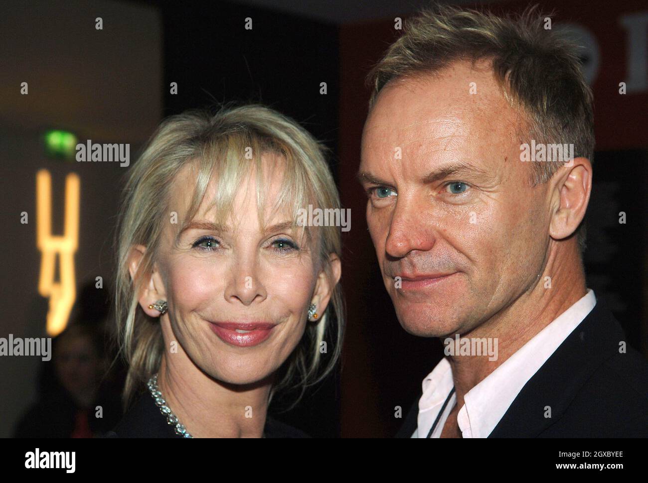 Am 15. November 2006 feiern die Botschafter des Prince's Trust, Sting, und ihre Frau Trudie Styler, im Roundhouse in London die Arbeit des Prince's Trust. Anwar Hussein/EMPICS Entertainment Stockfoto