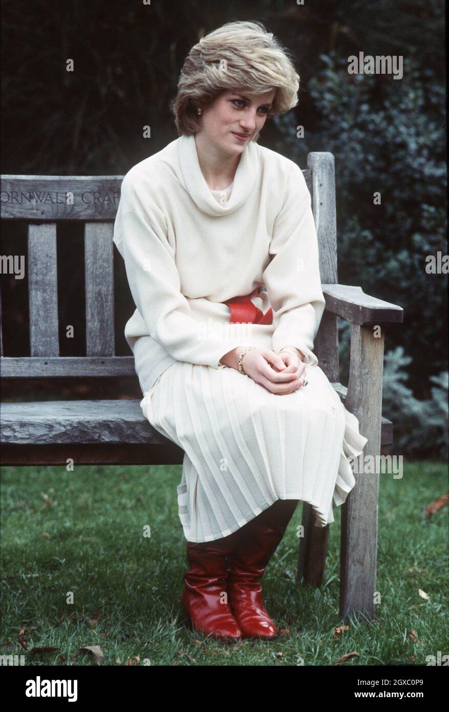 Diana, Prinzessin von Wales im Kensington Palace-Garten im Dezember 1983. Anwar Hussein/EMPICS Entertainment Stockfoto