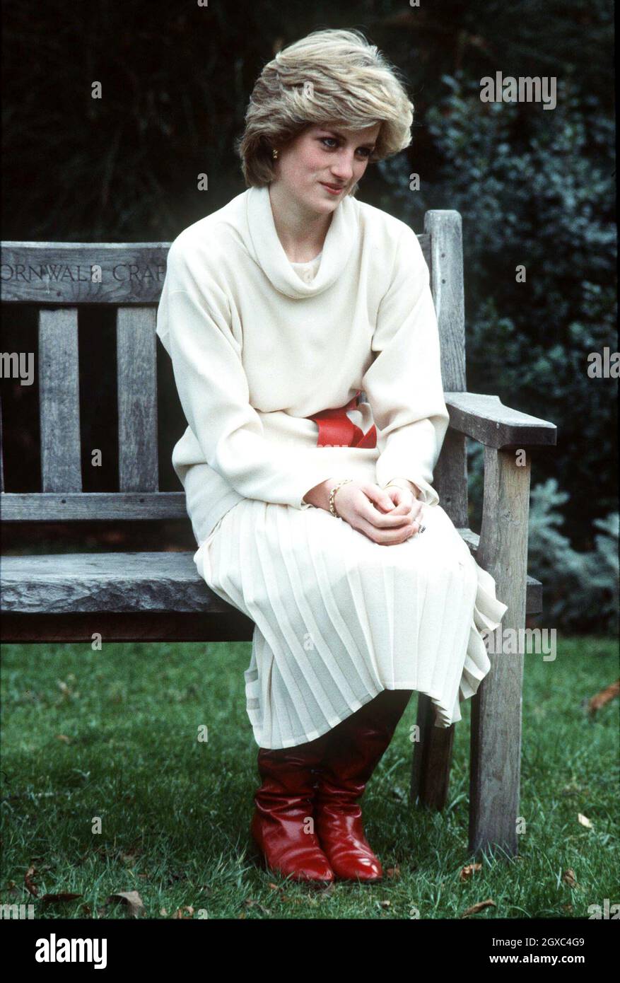 Diana, Prinzessin von Wales im Kensington Palace Gardens, London im Dezember 1983. Stockfoto