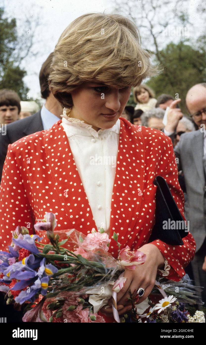 Lady Diana Spencer vor ihrer Hochzeit mit Prinz Charles, Prinz von Wales im Jahr 1981 in Tetbury abgebildet. Stockfoto