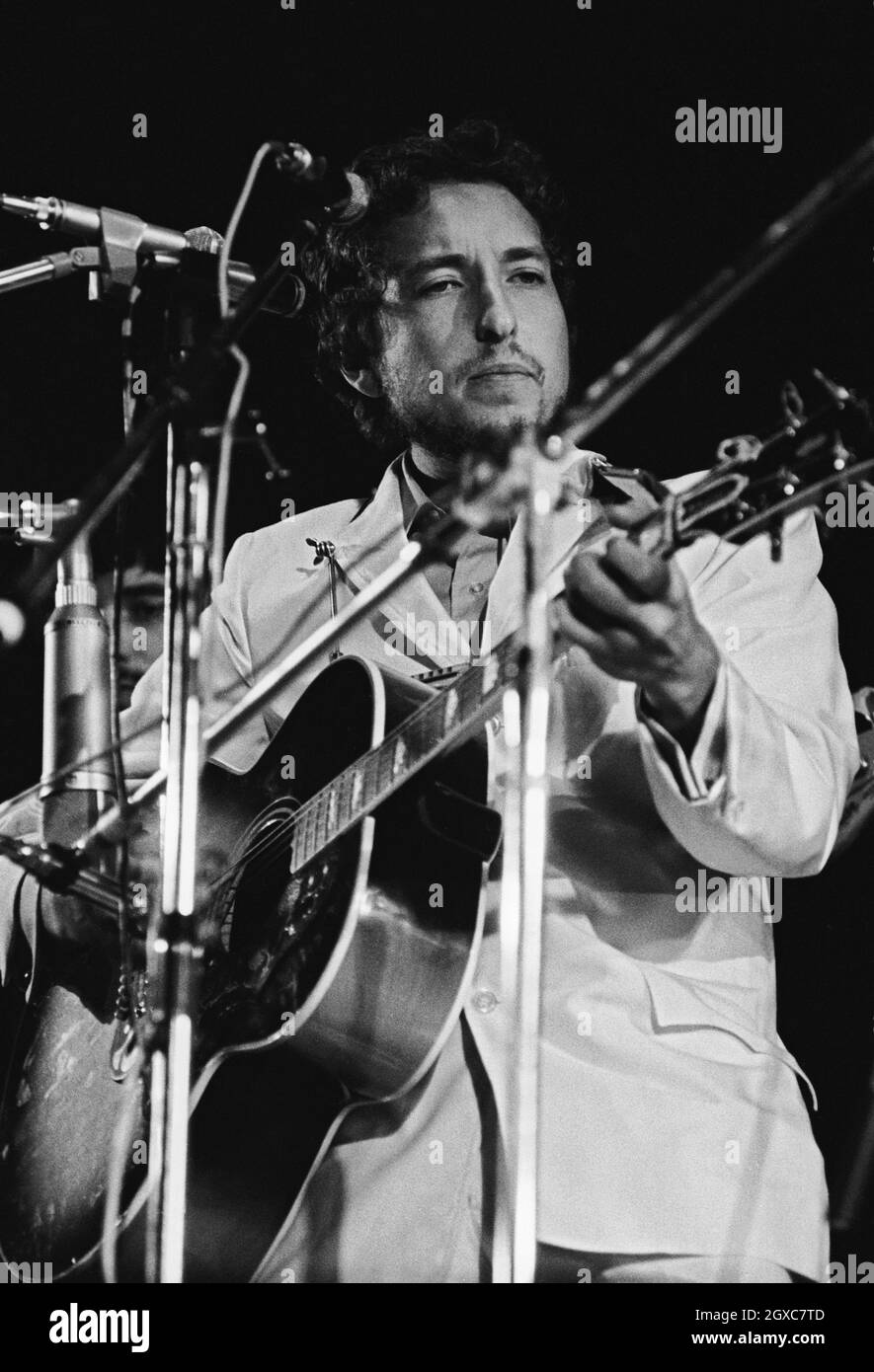 Der amerikanische Singer-Songwriter Bob Dylan auf der Bühne des Isle of Wight Festivals am 31. August 1969. Stockfoto