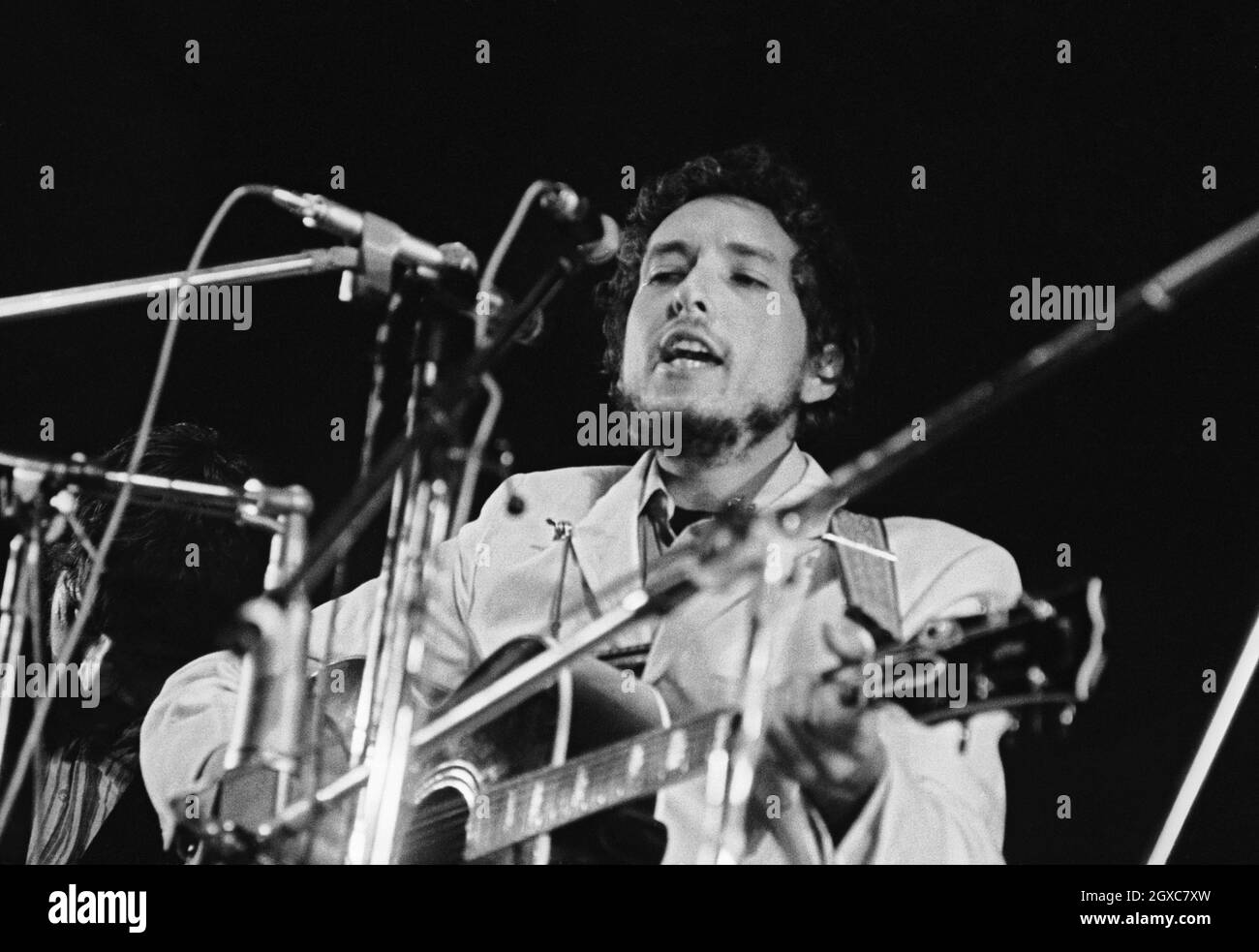 Der amerikanische Singer-Songwriter Bob Dylan auf der Bühne des Isle of Wight Festivals am 31. August 1969. Stockfoto