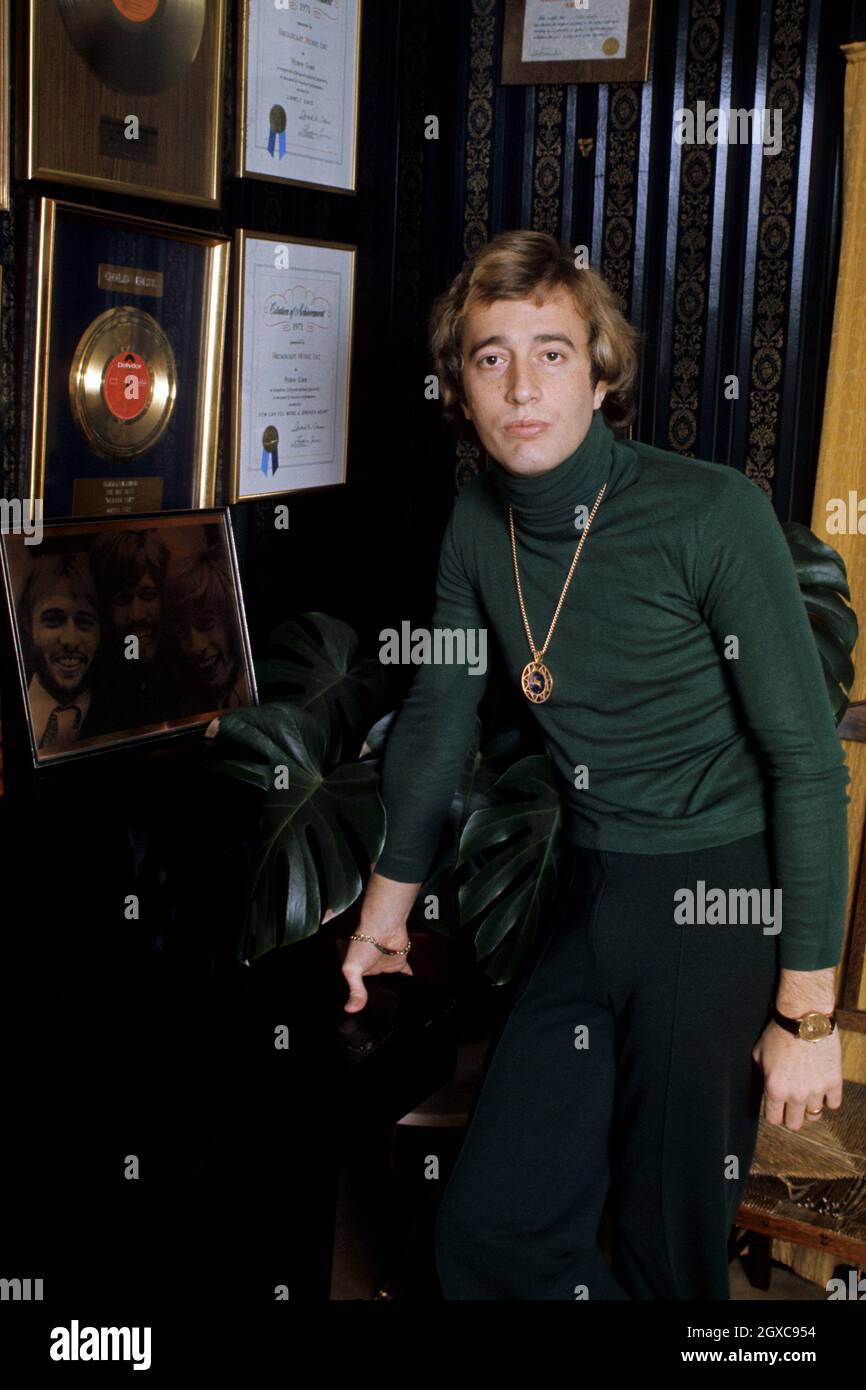 Bee Gees Singer Robin Gibb in seinem Haus, um 1974 Stockfoto