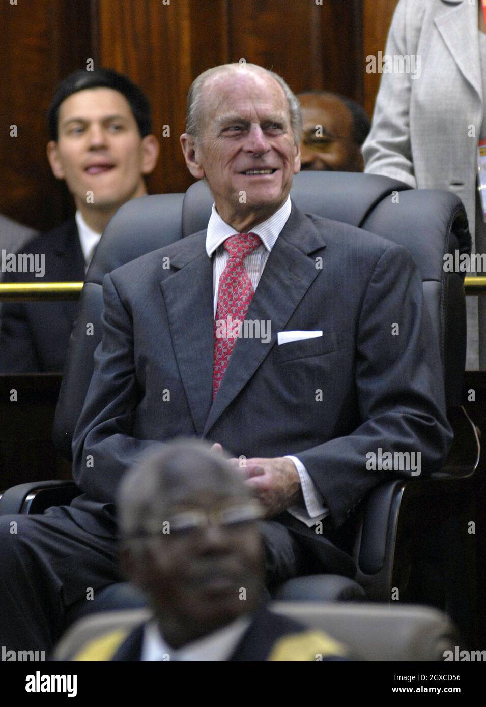 Prinz Philip, Herzog von Edinburgh und David Miliband besuchen das ugandische Parlament in Kampala, Uganda. Stockfoto