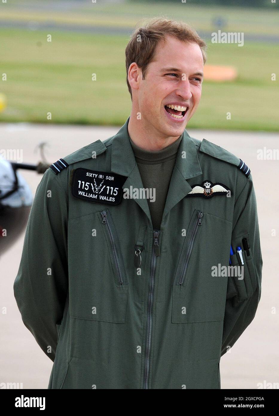 Prinz William posiert während seines militärischen Hubschraubertrainings in RAF Shawbury, Shrewsbury. Stockfoto