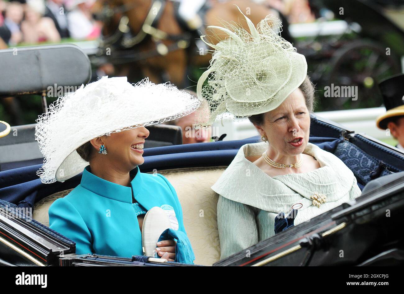 Prinzessin Anne, Prinzessin Royal und Prinzessin Haya Bint Al Hussein nehmen am Ladies Day of Royal Ascot auf der Pferderennbahn Ascot Teil Stockfoto