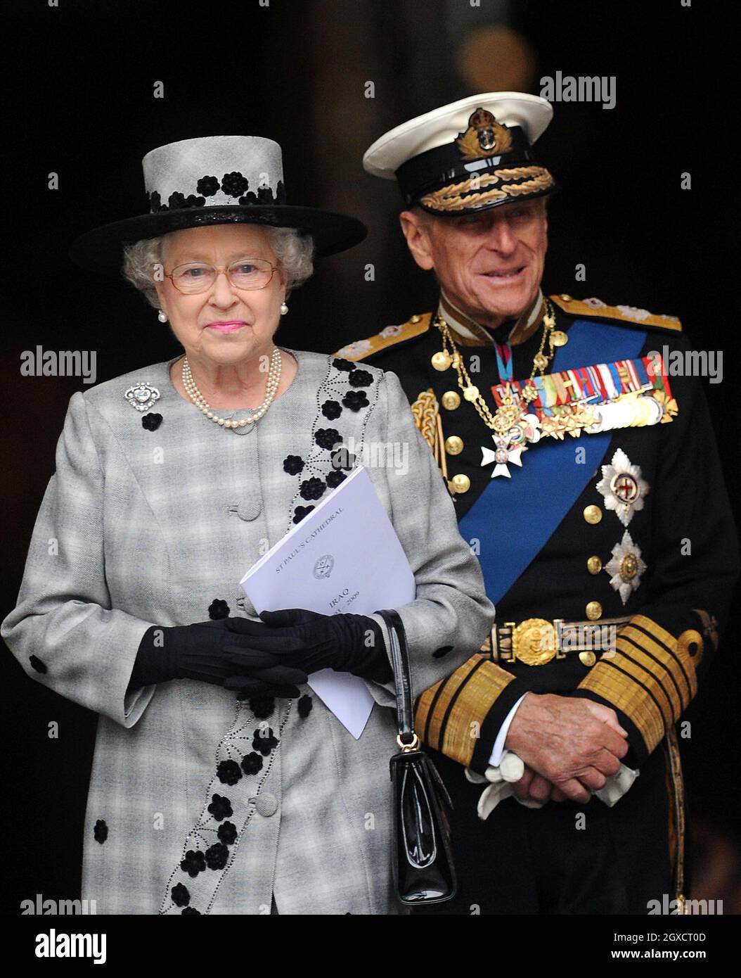 Königin Elizabeth II. Und Prinz Philip, Herzog von Edinburgh, nehmen am 9. Oktober 2009 in London, England, an einem Gedenkdienst zum Ende der Kampfhandlungen im Irak in der St. Paul's Cathedral Teil. Stockfoto