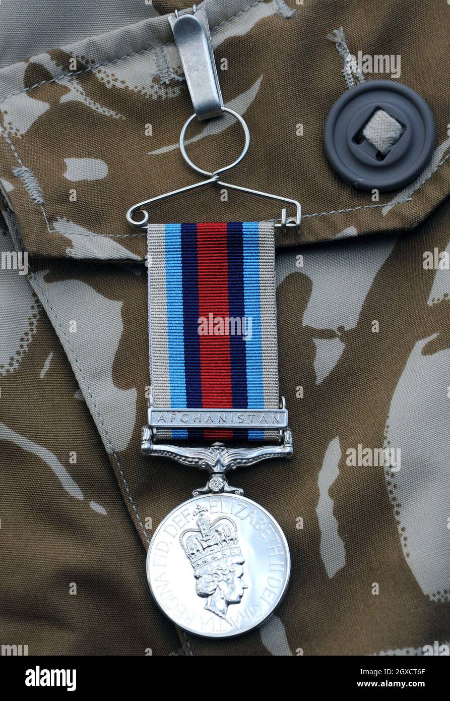 Eine Wahlkampfmedaille für den Dienst in Afghanistan, die der Prinz von Wales den Mitgliedern des 4. Bataillons, dem Mercischen Regiment im Clarence House, überreicht hat. Stockfoto