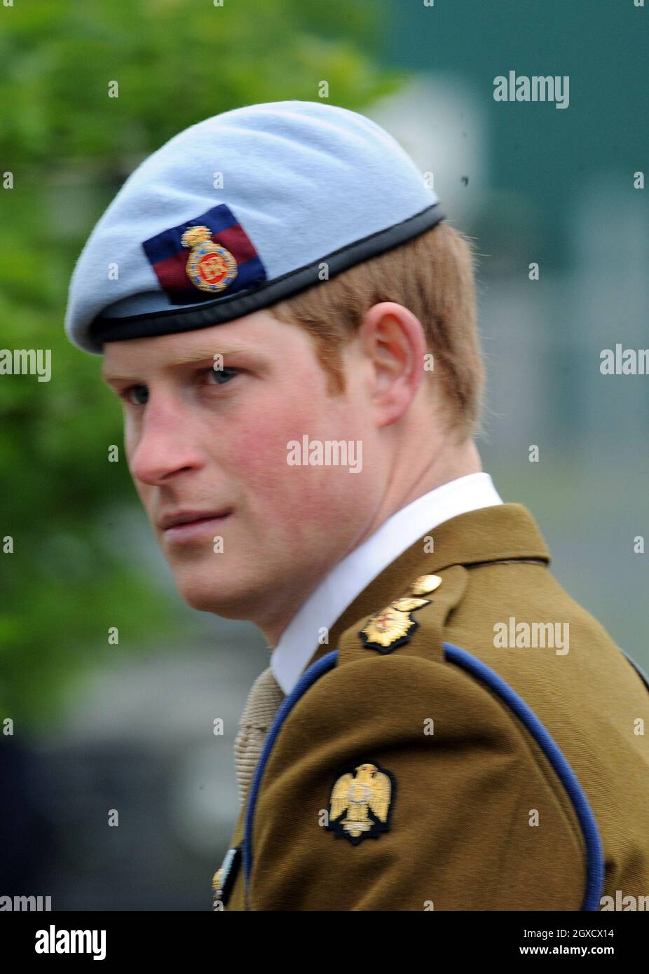 Prinz Harry trägt sein Army Flying Corps blau Baskenmütze nach seinem Pilotenstudium am 7. Mai 2010 im Army Aviation Center. Der Prinz wird im nächsten Teil seiner Ausbildung lernen, Apache-Hubschrauber zu fliegen. Stockfoto