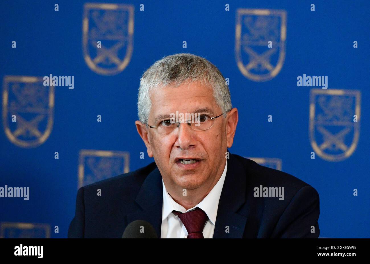 Das tschechische Verteidigungsministerium hat heute, am Dienstag, den 5. Oktober 2021, den Vertrag über den Kauf von vier Batterien des LUFTVERTEIDIGUNGSSYSTEMS SPYDER aus Israel abgeschlossen, den die israelische Firma Rafael auf der Grundlage eines zwischenstaatlichen Abkommens für 13.7 Milliarden Kronen liefern würde. Der Vertrag wurde vom stellvertretenden Verteidigungsminister Lubor Koudelka, der für die Akquisitionen zuständig ist, und dem Generaldirektor des israelischen Verteidigungsministeriums, Amir Eshel, unterzeichnet (Foto). Das SHORAD-System (Short Range Air Defence) wurde entwickelt, um Städte, Kernkraftwerke, Flughäfen, Industriezentren und andere wichtige Räumlichkeiten zu schützen. Es ist ein Stockfoto