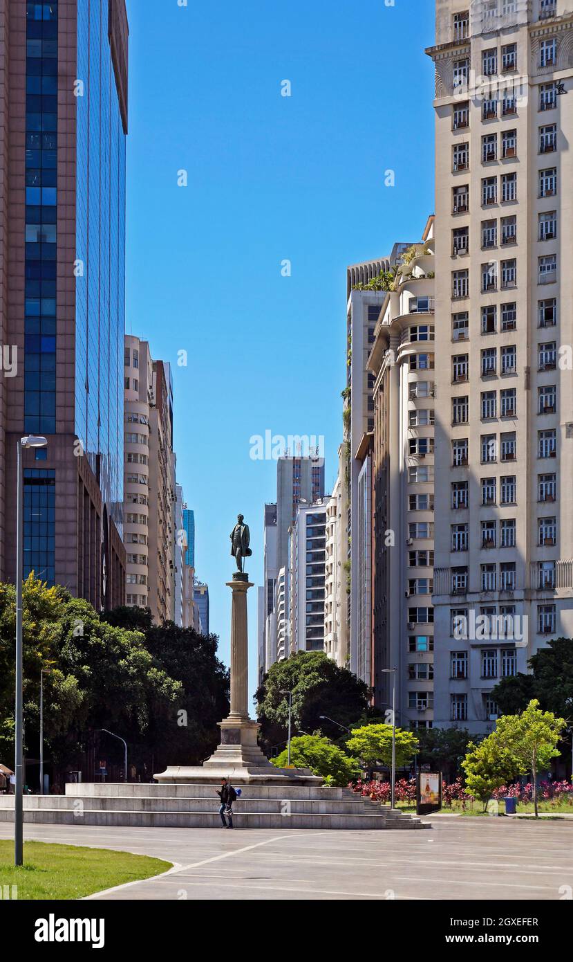 RIO DE JANEIRO, BRASILIEN - 30. DEZEMBER 2019: Statue des Maua Baron (Barao de Maua), auf dem Maua-Platz Stockfoto