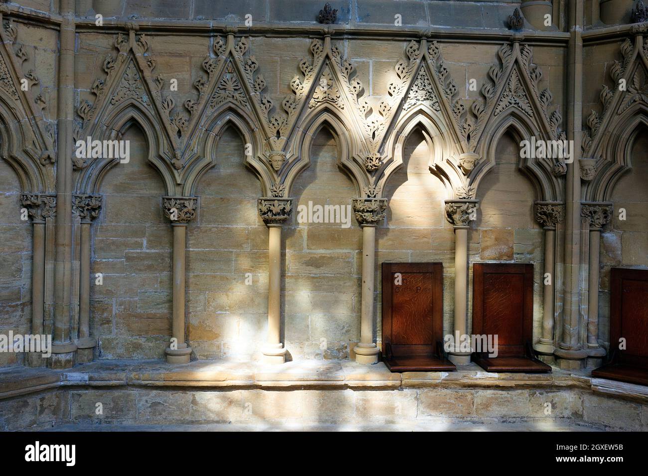 Southwell Minster Chapter House Verwickelte Steinschnitzereien in Nottinghamshire, England, Großbritannien Stockfoto