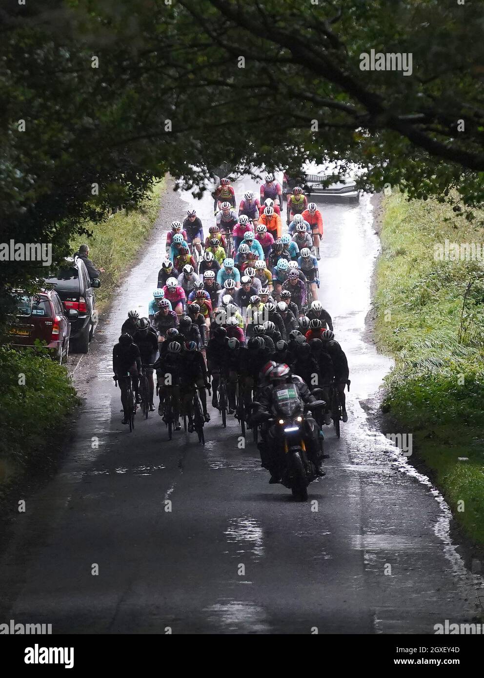 Ein allgemeiner Blick auf das Hauptfeld während der zweiten Etappe der AJ Bell Women's Tour in Walsall, Großbritannien. Bilddatum: Dienstag, 5. Oktober 2021. Stockfoto