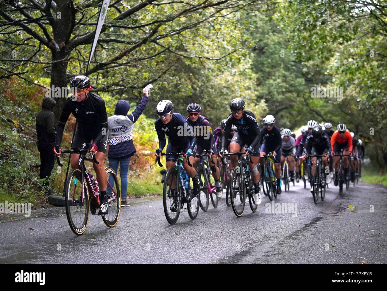 Ein allgemeiner Blick auf das Hauptfeld während der zweiten Etappe der AJ Bell Women's Tour in Walsall, Großbritannien. Bilddatum: Dienstag, 5. Oktober 2021. Stockfoto