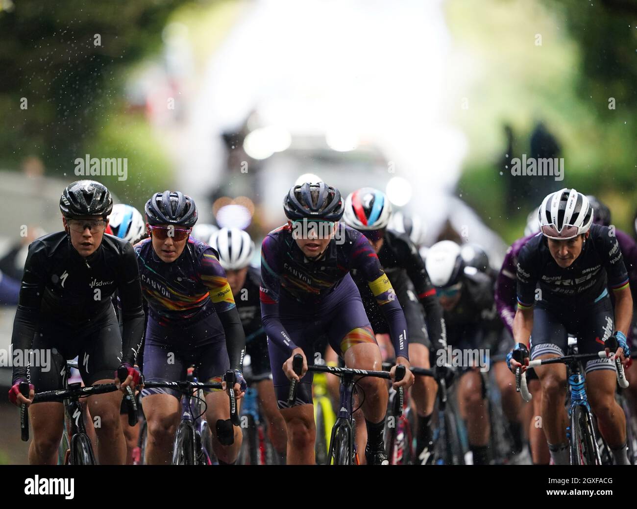 Das Hauptfeld während der zweiten Etappe der AJ Bell Women's Tour in Walsall, Großbritannien. Bilddatum: Dienstag, 5. Oktober 2021. Stockfoto