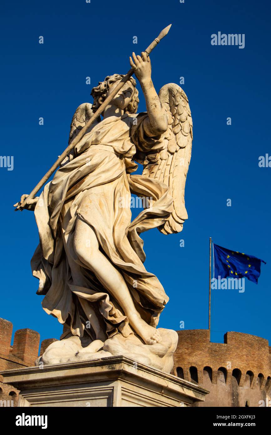 Engelskulptur der Brücke Ponte de Sant'Angelo, Roma, Italien. Hochwertige Fotos Stockfoto