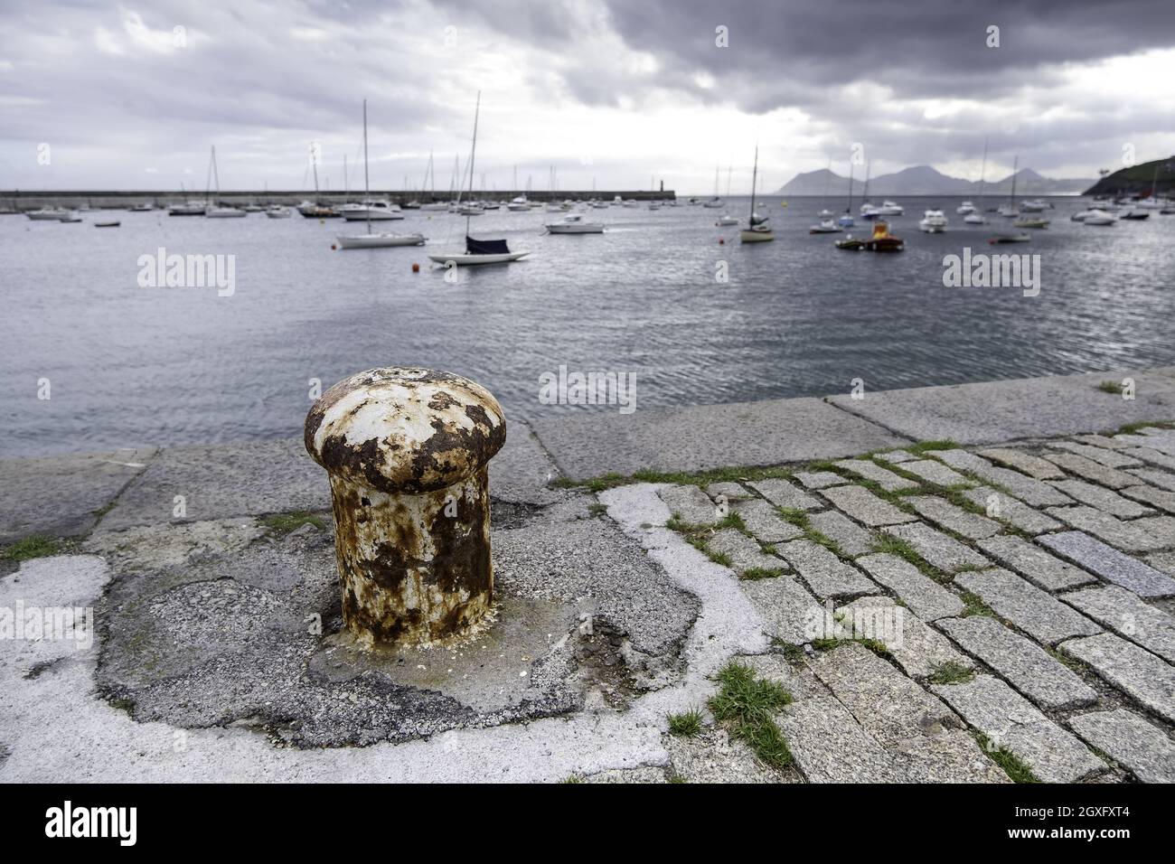 Detail der Anlegestelle für Boote an einem Dock, maritime Industrie Stockfoto