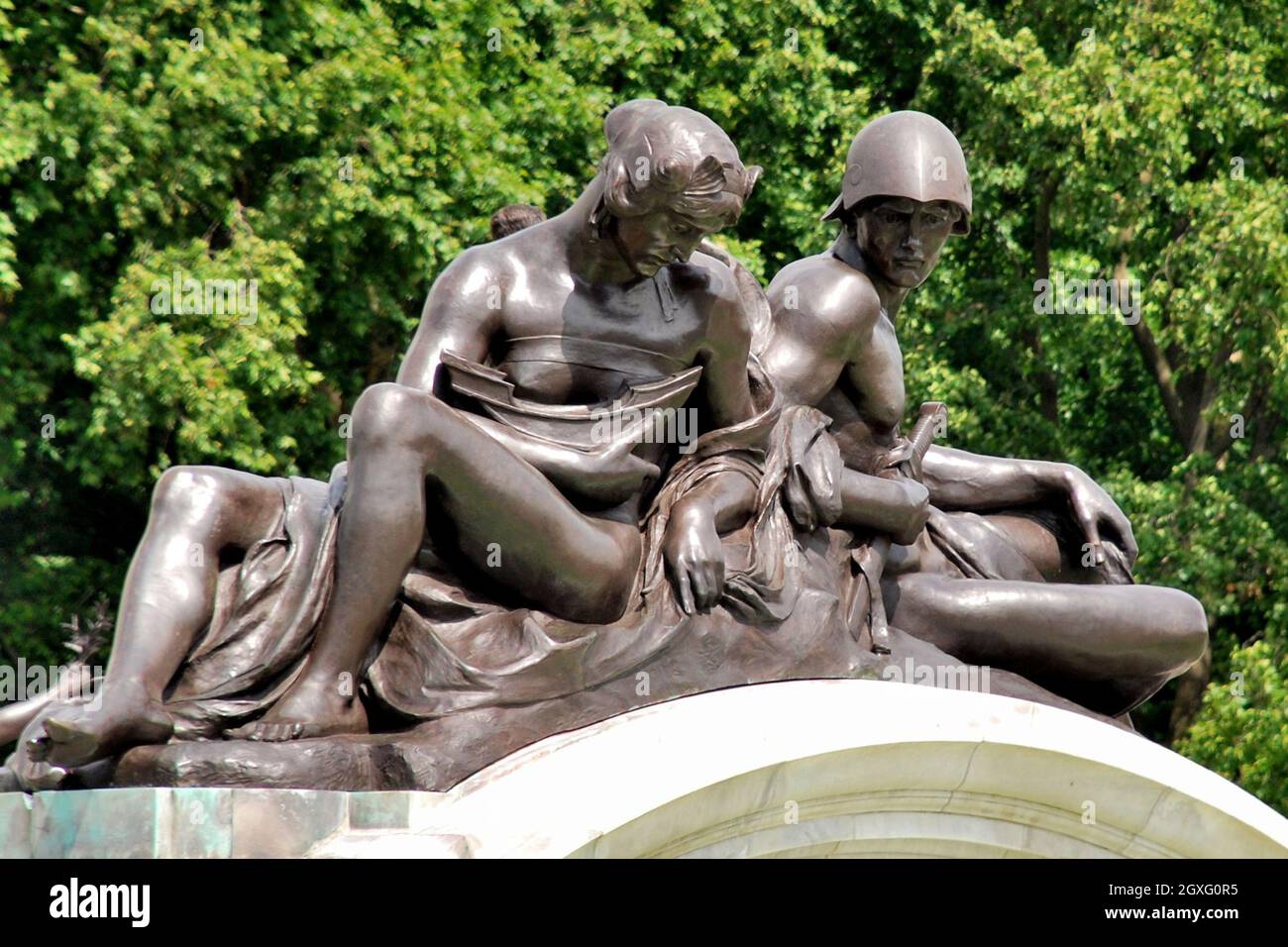 Geschnitzte Statuen in der Nähe des Buckingham Palace, London, Großbritannien Stockfoto