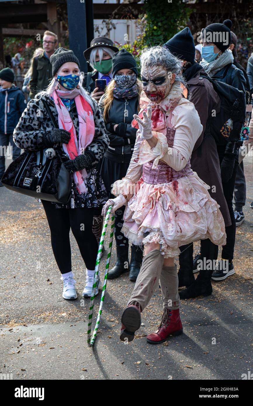Zombie Ballerina im Linnanmäki Amusement Park iik!Week Horror Festival in Helsinki, Finnland Stockfoto