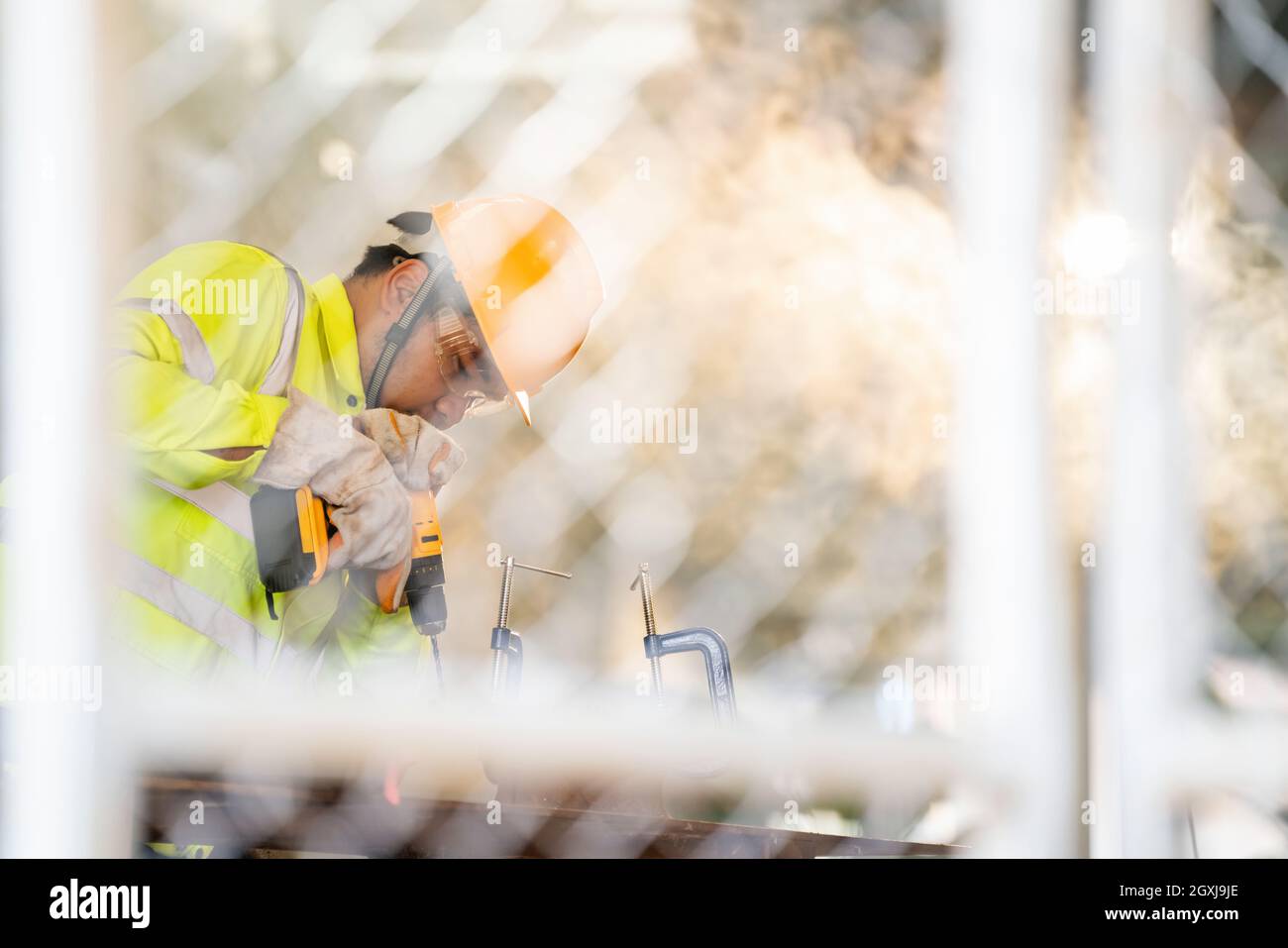 Ein Arbeiter Fähigkeiten Qualität, Wartung, Industrie Fabrikarbeiter, Lager Werkstatt für Fabrikbetreiber, Maschinenbau Team Produktion. Stockfoto
