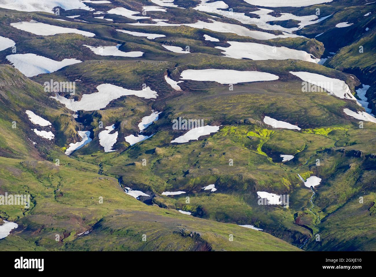 Luftaufnahme über den Bergrücken Thórsmörk / Þórsmörk / Thorsmoerk im Sommer, Island Stockfoto