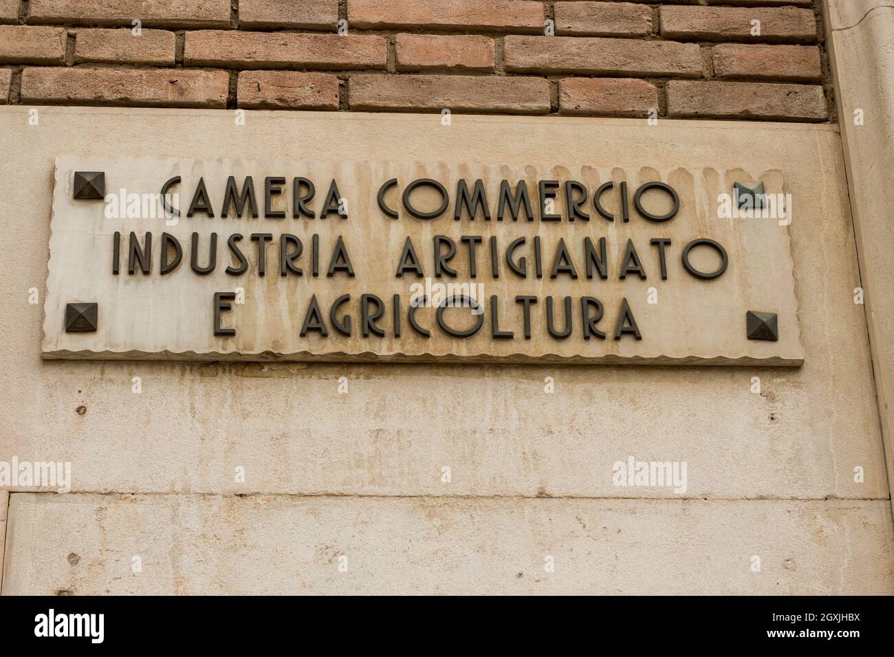 Benevento, Italien - 12. Mai 2021: Italienische Handelskammer, Industrie, Landwirtschaft und Handwerk (Italienisch: Handelskammer, Industrie, Handwerk Stockfoto