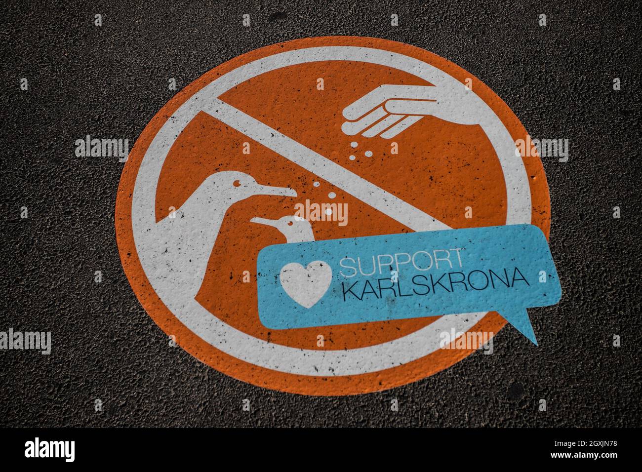 Es ist verboten, die Tauben zu füttern Stockfoto