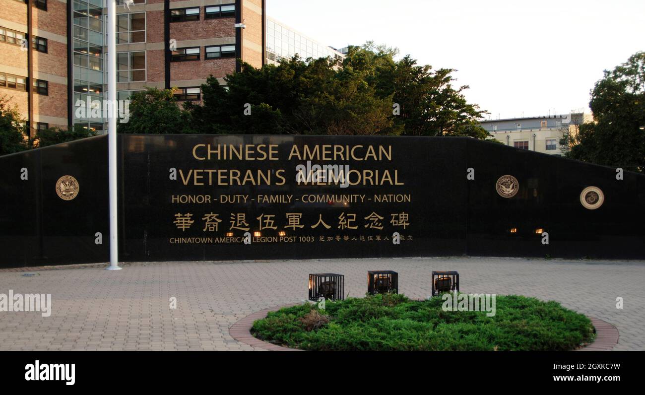 USA, Bundesstaat Illinois, Chicago. Chinese Americans Veterans Memorial. Sie wurde 2005 eingeweiht und würdigt alle in der Gemeinde, die in den bewaffneten Diensten Dienst leistete. Stockfoto