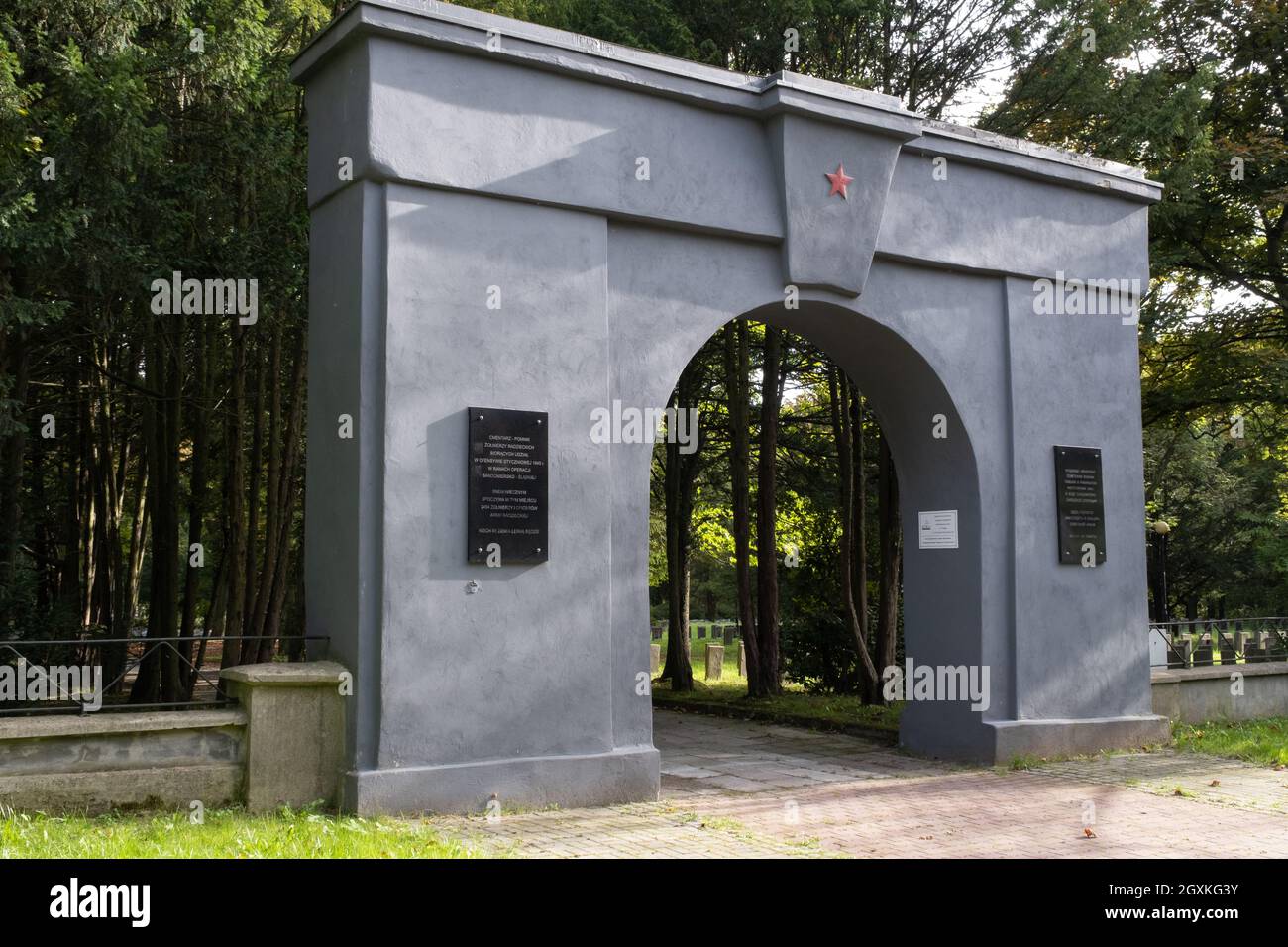 Gliwice, Polen - 24. September 2021. Soldaten des Friedhofs der Sowjetischen Armee und Gedenkstätte in Gliwice. Stockfoto