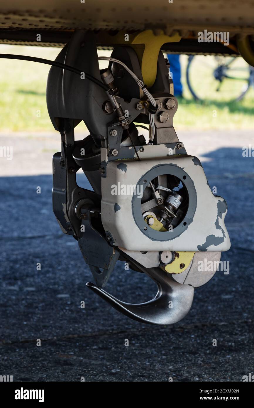 Kaposujlak, Ungarn - 5. Juni 2021: US Army Boeing CH-47 Chinook Militärhubschrauber Cargo Hook System. Luftfahrt und Rotorcraft. Transport und Luftbrücke Stockfoto