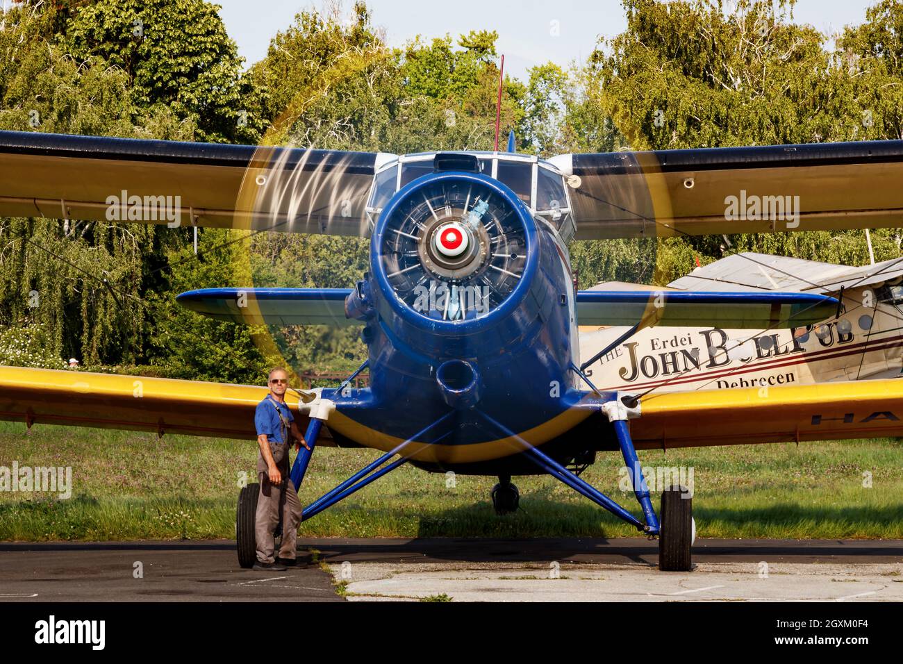 Kaposujlak, Ungarn - 5. Juni 2021: Verkehrsflugzeug am Flughafen und Flugplatz. Kleine und Sportflugzeuge. Allgemeine Luftfahrtindustrie. VIP-Transport. Civi Stockfoto