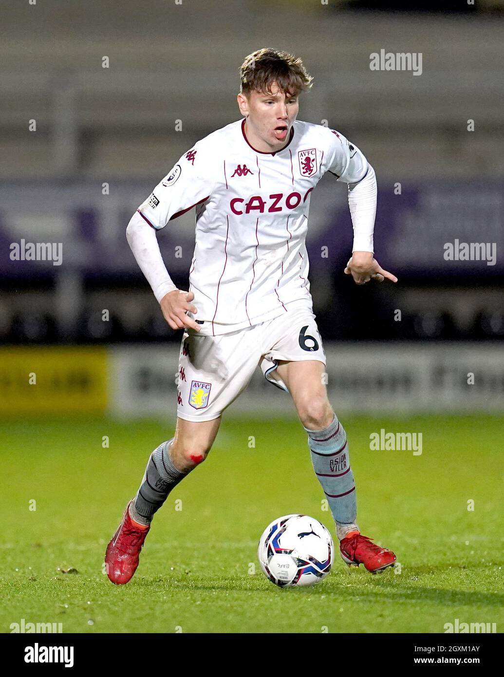 Frankie Ealing von Aston Villa während des Papa John's Trophy, Southern Group C-Spiels im Pirelli Stadium, Burton. Bilddatum: Dienstag, 5. Oktober 2021. Stockfoto