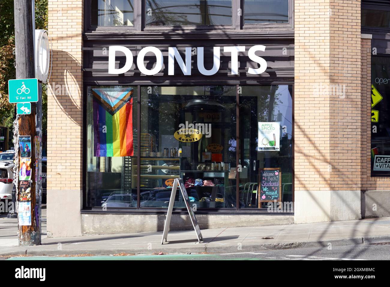 Mighty-O Donuts, 1400 12. Ave, Seattle Schaufensterfoto eines Bio-Donut-Ladens im Viertel Capitol Hill. staat washington Stockfoto