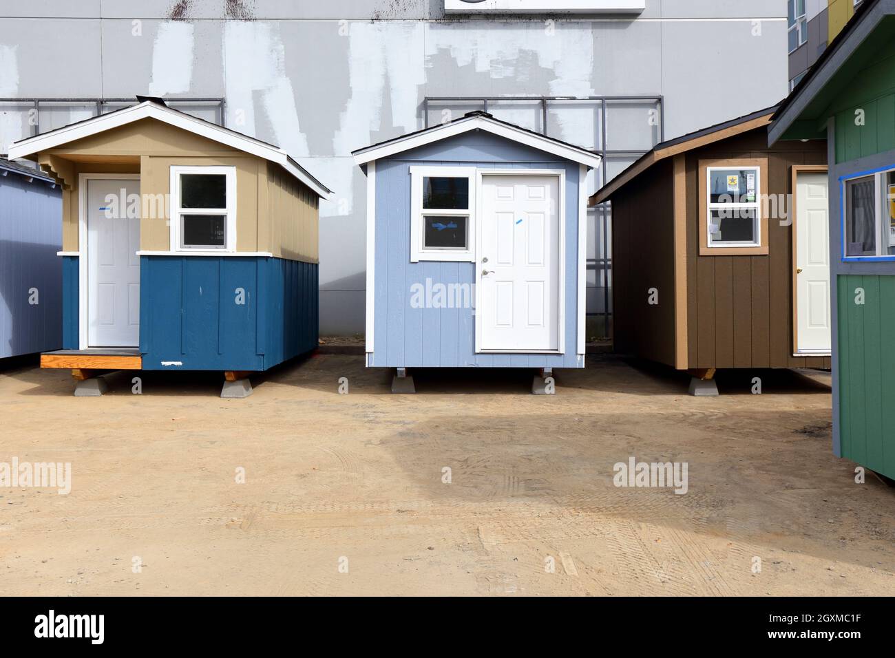 Rosies Tiny House Village temporäre Obdachlosenheime werden im U District, Seattle, WA, gebaut. [Siehe zusätzliche Informationen für die vollständige Beschriftung] Stockfoto
