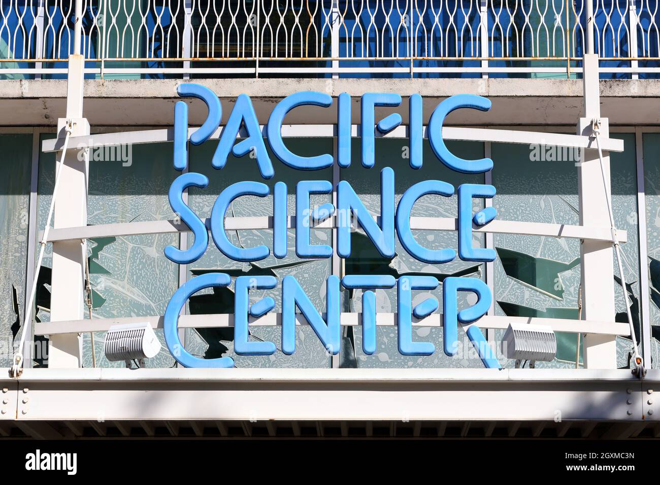 Pacific Science Center, 200 2nd Ave N, Seattle, Washington. Außenansicht eines interaktiven Wissenschafts- und Technologiemuseums im Seattle Center. Stockfoto